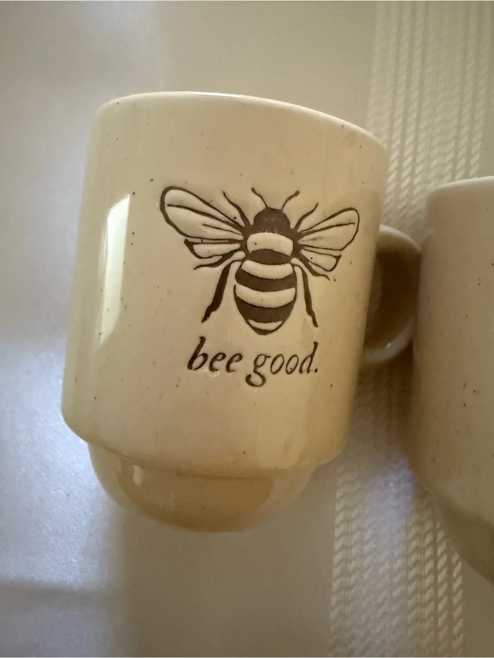 Cream Bee Ceramic Stackable Mugs with Metal Rack - Unbranded